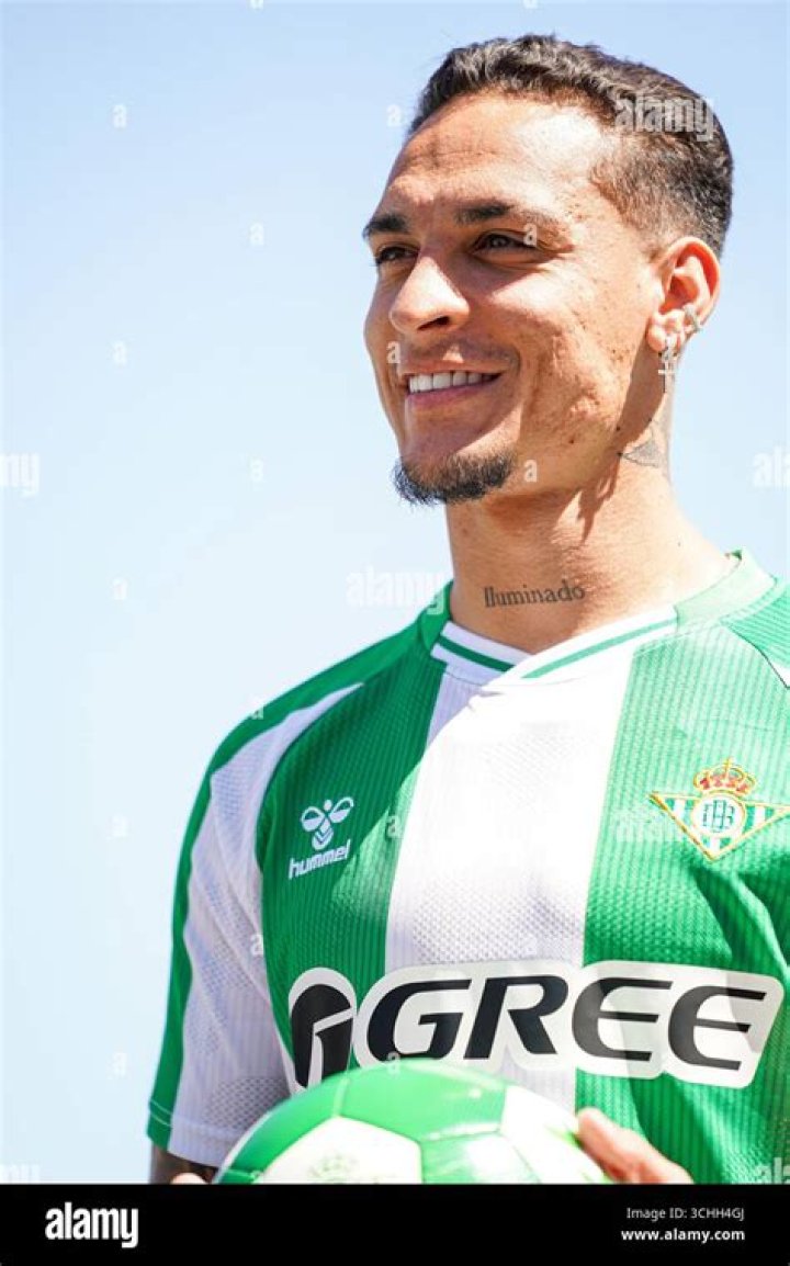 Antony dos Santos: Exploring the Career of a Brazilian Football Talent