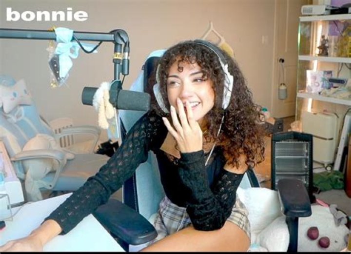bonnierabbit talks about her past: Exploring Her Twitch Journey