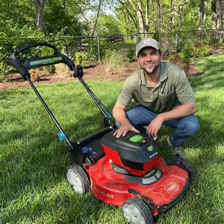 Discover The Ultimate Guide To Self-Propelled Lawn Mowers For 2024