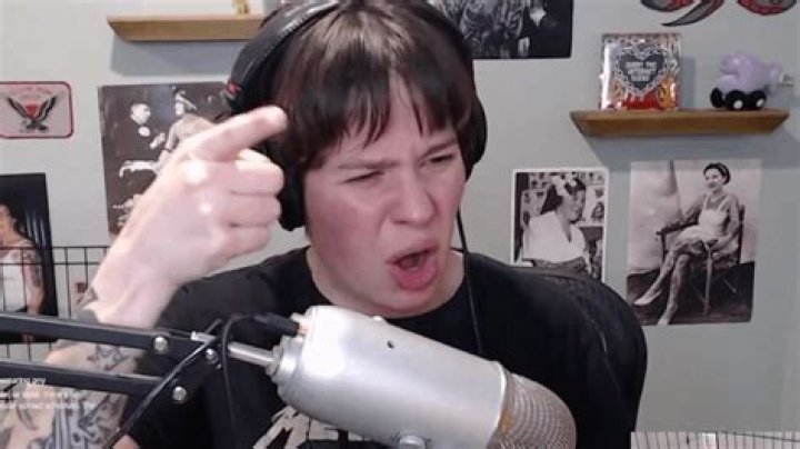 Discovering Anisa Jomha: A Look at Her Creative Path and Life