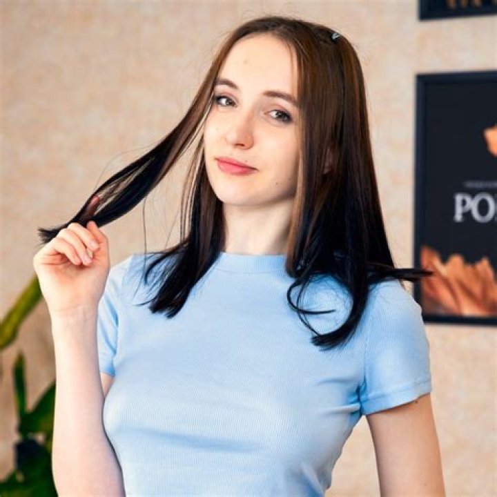 Discovering Polly Yangs Age: A Look at the Rising Star's Journey and Influence