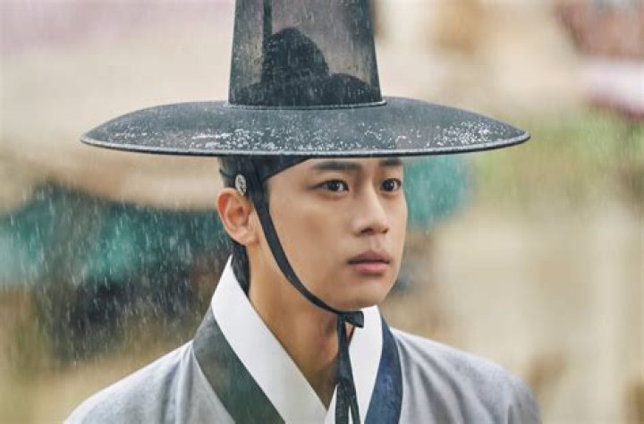 Lee Shin Young: Exploring the Journey of a Rising Korean Actor