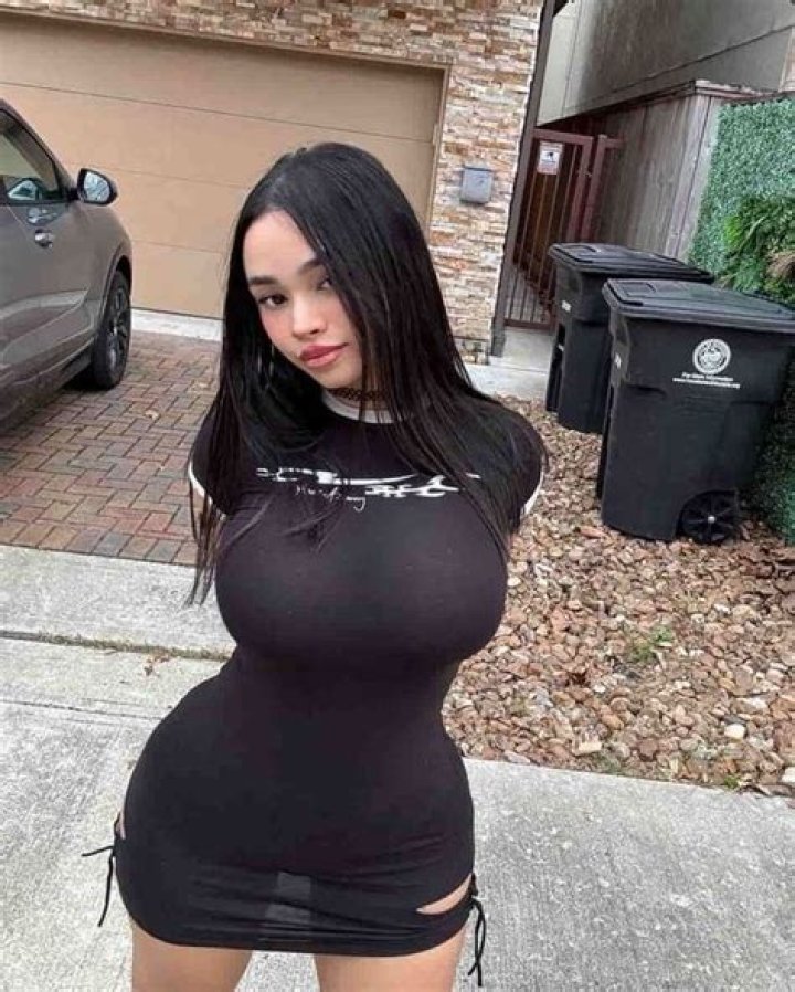 Lela Sohna: The Italian Star Capturing Hearts Online