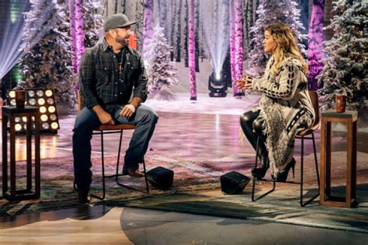 Uncover The Latest Revelations In Kelly Clarkson's Dating Journey